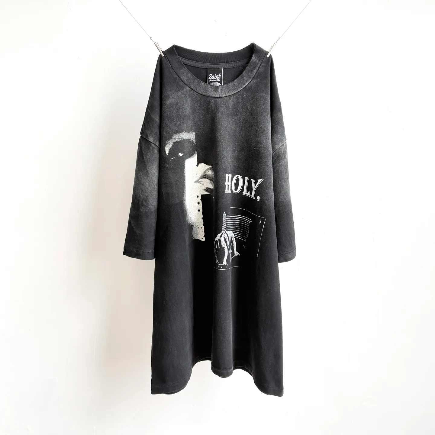P138 # CTS-104 Bieber's same style "HOLY PRAY FOR ME" limited edition. 260g heavyweight pure cotton fabric after washing. Retro single-stitch heaven and earth stitch craftsmanship. Hand-painted + sandblasted and washed with water + hand-cut ribs. Size: S M L XL Customized 260g gram weight 100% cotton special washed fabric that is consistent with the original. With the blessing of imitation sun-drying, heavy sandblasting and fading + edge grinding + Assute fermentation and washing, the cotton feel on the surface of the fabric is well presented. Both the texture and feel are ceiling level. After the ready-made garments undergo a series of heavy washing and distressing processes, the retro and high-end sense of the entire garment is directly to the top. The garment making process of the entire garment adopts Saint The most common and complex single-needle sewing process (commonly known as single-thread heaven and earth stitch) among vintage vintage brands such as Michael